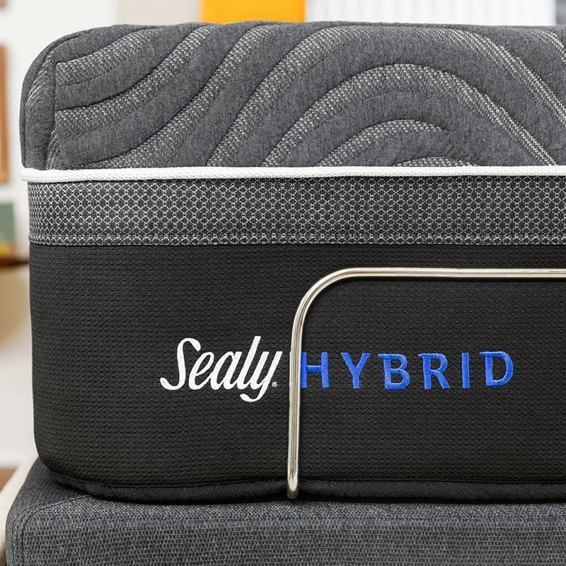Hybrid Sealy Gold Chill Mattress